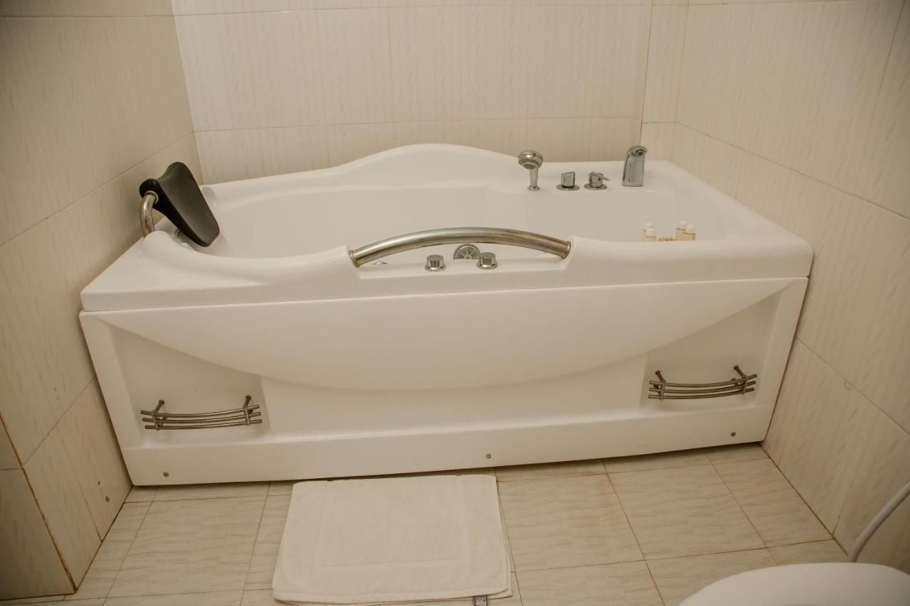 A1 Hotel And Resort アルーシャ エクステリア 写真